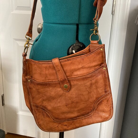 FRYE AND CO. Handbags - Frye Leather "Campus" Crossbody bag
